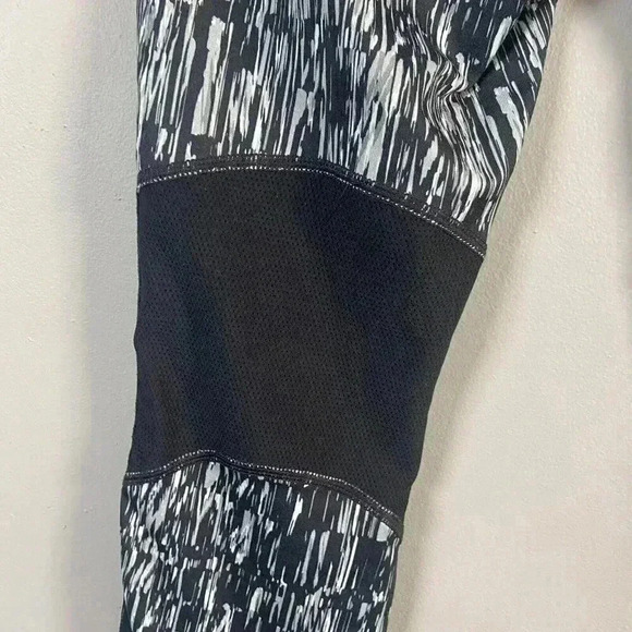 Nike Power Graphics Running Womens Cropped Leggings Black Size M Dri Fit Stretch - Picture 6 of 10